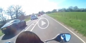Folle corsa in moto, incastrato dalla sua telecamera VIDEO