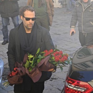 Il pittore Federico Fiorentini al funerale di Ashley Olsen (foto Ansa)