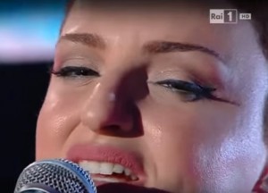 YOUTUBE Arisa, canzone Sanremo Guardando il cielo (testo)