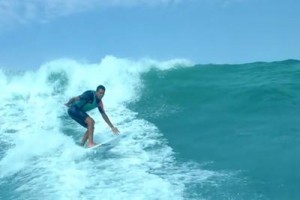 YOUTUBE Derek Rabelo, surfista cieco diventa professionista