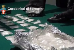 Roma, vendevano droga sequestrata: arrestati 4 carabinieri