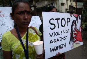 India, taglia genitali al suo stupratore: condannata