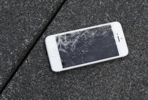iPhone con schermo rotto? Apple lo ritira e te lo paga