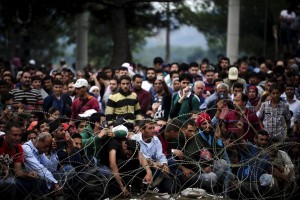 Migranti 100 mila verso la Puglia, la nuova rotta balcanica