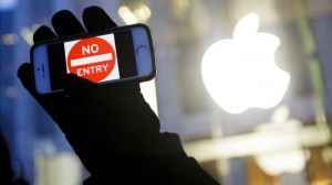 Apple insiste: "Se sblocchiamo iPhone è stato di polizia"