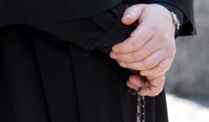 Palermo: arrestato prete, accusato di abusi di 3 minori