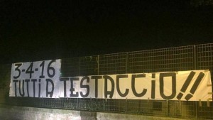 Roma-Lazio, striscioni ultras: No stadio, tutti a Testaccio