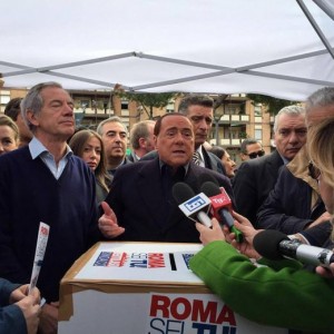 Berlusconi no a Meloni mamma-sindaco: Troppe ore in ufficio
