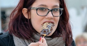Cercasi mangiatori di cioccolata: ecco come candidarsi (foto Ansa)