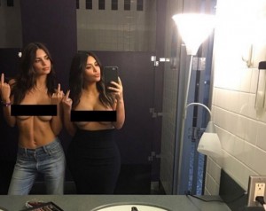 Kim Kardashian-Emily Ratajkowski, topless su Instagram FOTO