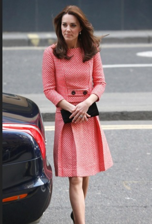 Kate Middleton lancia nuova stilista: a ruba questo abito