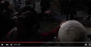YOUTUBE Molenbeek contro poliziotti durante arresto Salah