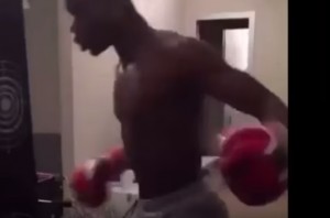  Paul Pogba si rilassa facendo boxe 