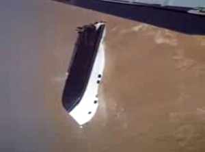 Yacht da un milione di dollari distrutto al varo...VIDEO
