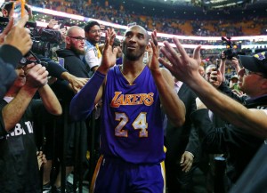 Kobe Bryant saluta da leggenda: 60 punti e lacrime