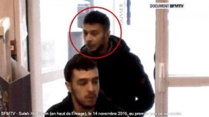 Salah Abdeslam fischiato da detenuti islamici: "Codardo"