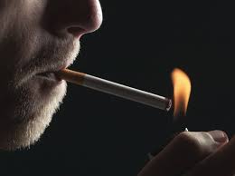 Sigaretta mentre fa ossigeno terapia: muore per le ustioni