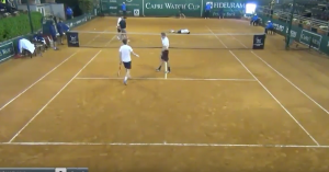 YOUTUBE Tennis Capri Cup, pallata a avversario: squalificato