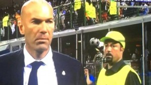 Zidane e il sosia di Rafa Benitez