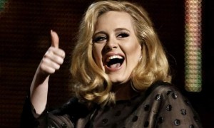 YOUTUBE Adele, proposta nozze gay su palco. Lei si offre...