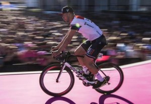 Giro d'Italia, 17° tappa: Kluge trionfa a Cassano d'Adda
