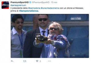 Sampdoria-Genoa, Massimo Ferrero gioca con drone FOTO