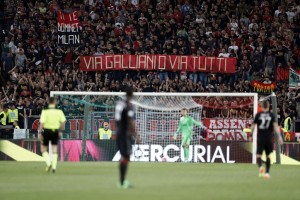 Roma: tifosi Milan assaltano bar, accoltellati 2 juventini