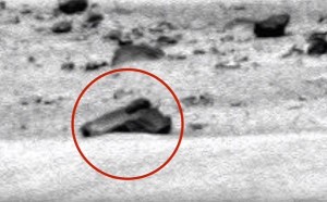 YOUTUBE "Una pistola su Marte": misteriosa roccia