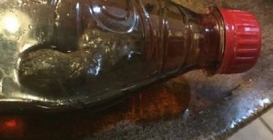 Topo morto nella bottiglia di Dr. Pepper FOTO