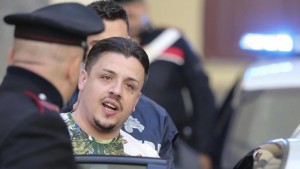 Napoli: arrestato Walter Mallo, boss con il pitone in casa