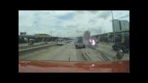  Due Tir si scontrano: fiamme sull'autostrada4
