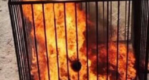Isis, bruciate vive 19 ragazze curde in piazza a Mosul