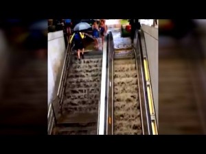 Washington, scala stazione metro diventa una cascata