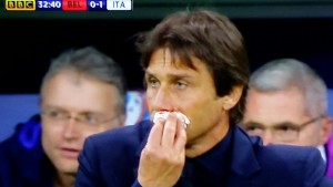 Belgio-Italia, Antonio Conte si ferisce al naso FOTO