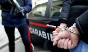 Ladro in fuga imbocca la via dei Carabinieri: arrestato a Piacenza