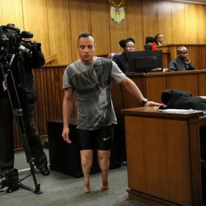 YOUTUBE Oscar Pistorius in Tribunale senza protesi FOTO