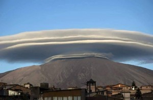Disco volante sull'Etna, sono nubi lenticolari FOTO