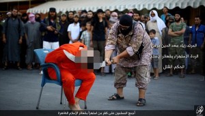 Isis, decapitato con la scimitarra per aver criticato l'islam55