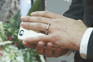 Sposa il suo iPhone a Las Vegas4