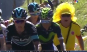 YOUTUBE Tour de France, Chris Fromme dà pugno a tifoso6