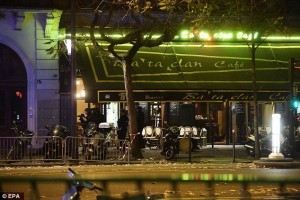 Attentati Parigi, giallo su torture al Bataclan: castrati, sbudellati...