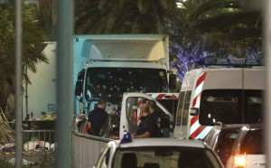 Attentato Nizza, camion fermato prima della strage: "Devo consegnare gelati"