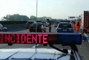 Orvieto, tir tampona auto sulla A1: 3 morti. 5 km di coda