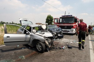 Incidenti stradali in aumento nel 2015. Cause: uso cellulare e troppa velocità