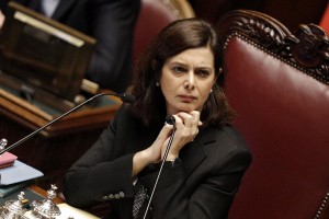 Poliziotto insulta Laura Boldrini su Facebook, rischia il posto