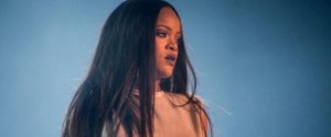 YOUTUBE Rihanna e la dedica una sua fan morta di cancro