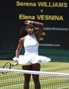 Serena Williams, vestito trasparente e striminzito: si vedono...