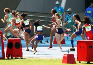 Rio 2016, 4x100 donne: ad Allyson Felix cade testimone