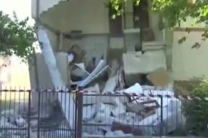 VIDEO YOUTUBE Terremoto Amatrice, crolla casa in diretta. Giornalista CNN...
