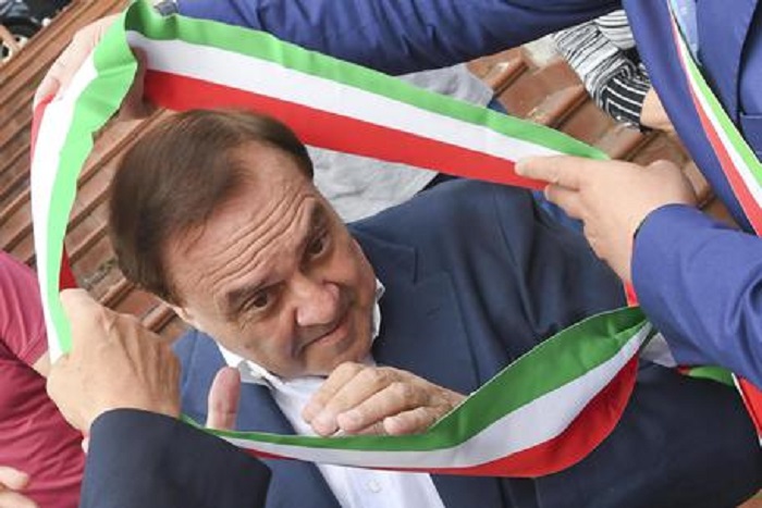 Gerardo Giorgione offende Renzi e moglie, Mastella rimuove assessore